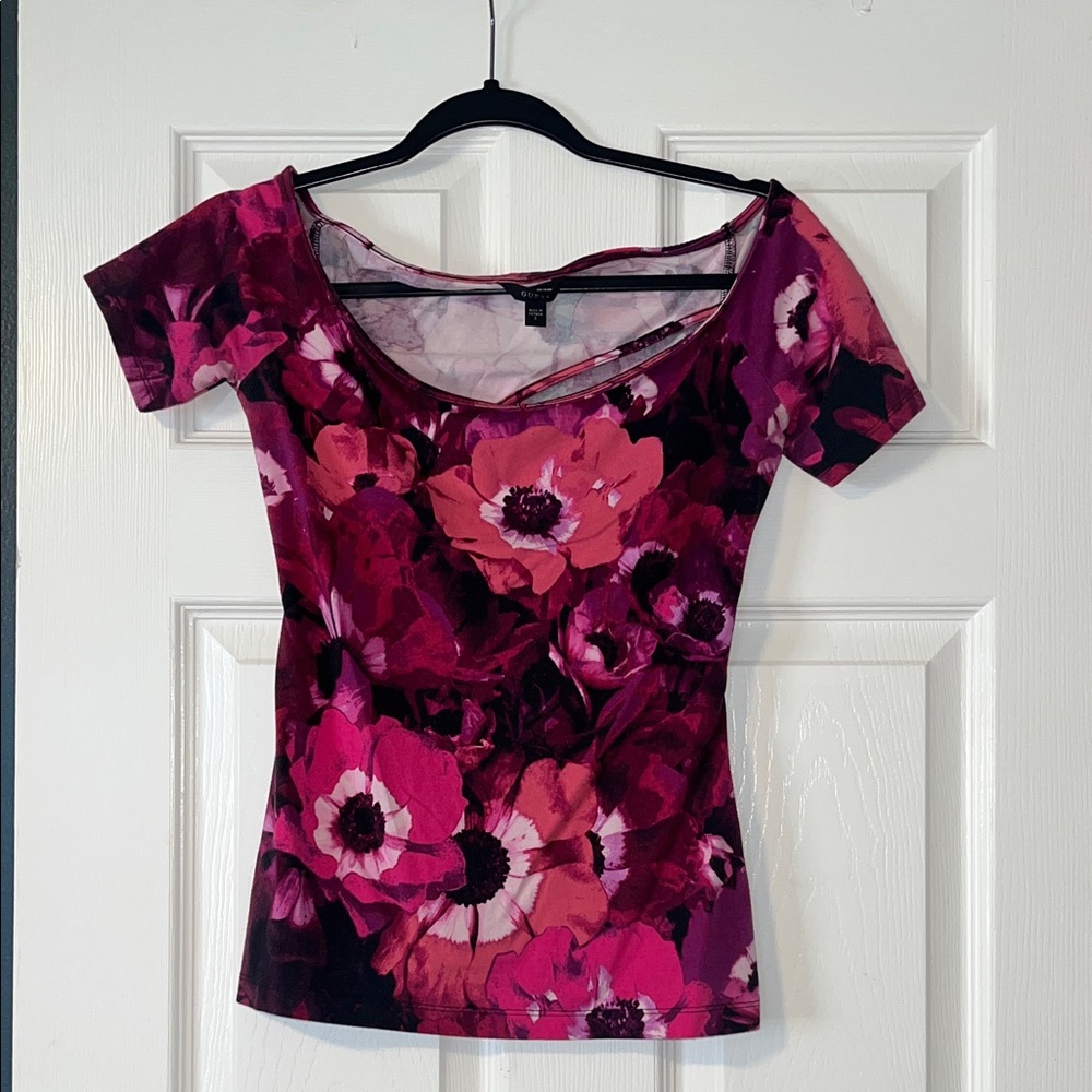 Guess Scoop Neck Floral Tee - Magenta & Burgundy